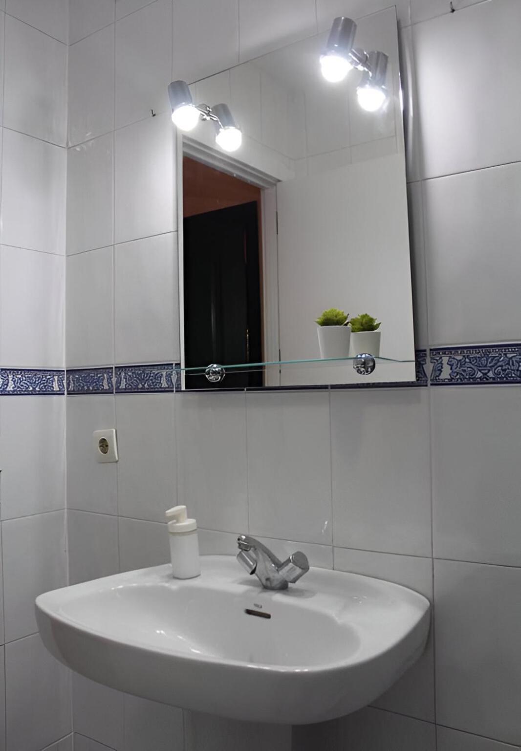 Renovado Y Muy Cerca Del Centro Urbano Apartment Malaga Bagian luar foto